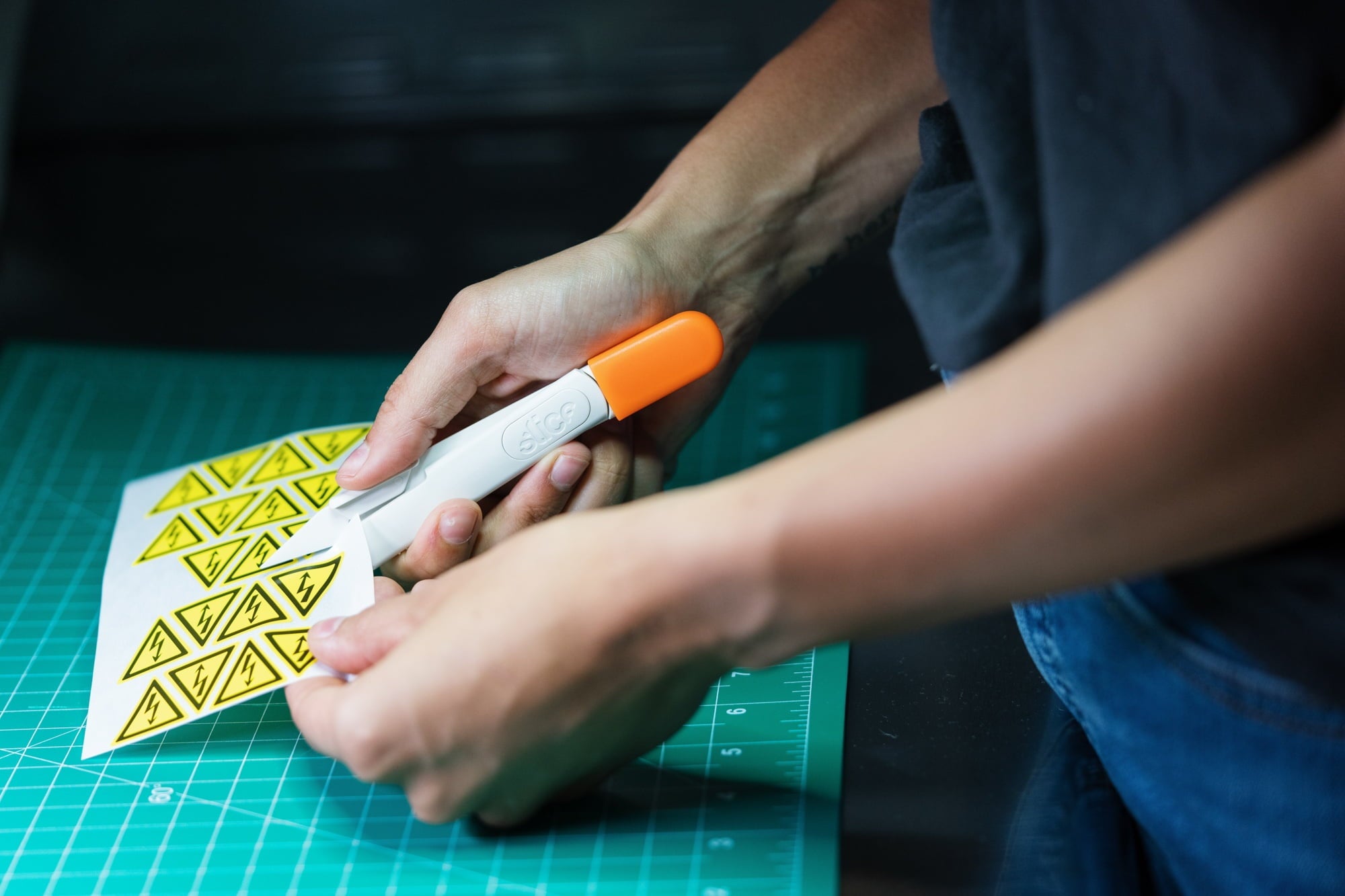 Slice 10595 Self-Opening Scissors | Easy-to-Use with Arthritis or Other Dexterity Issues, Ideal for Sewing, Tailoring & Fibre Artists | Finger Friendly Ceramic Safety Knife Blade