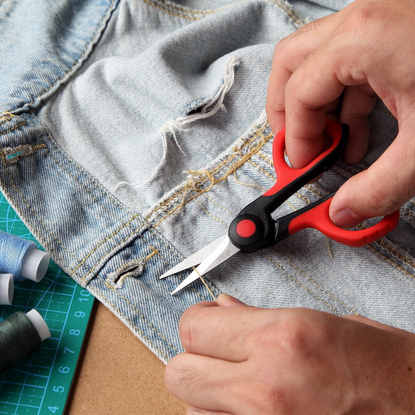 LIVINGO Sharp Sewing Scissors Set Titanium Fabric Cutting Scissors Thread Snips Embroidery Red