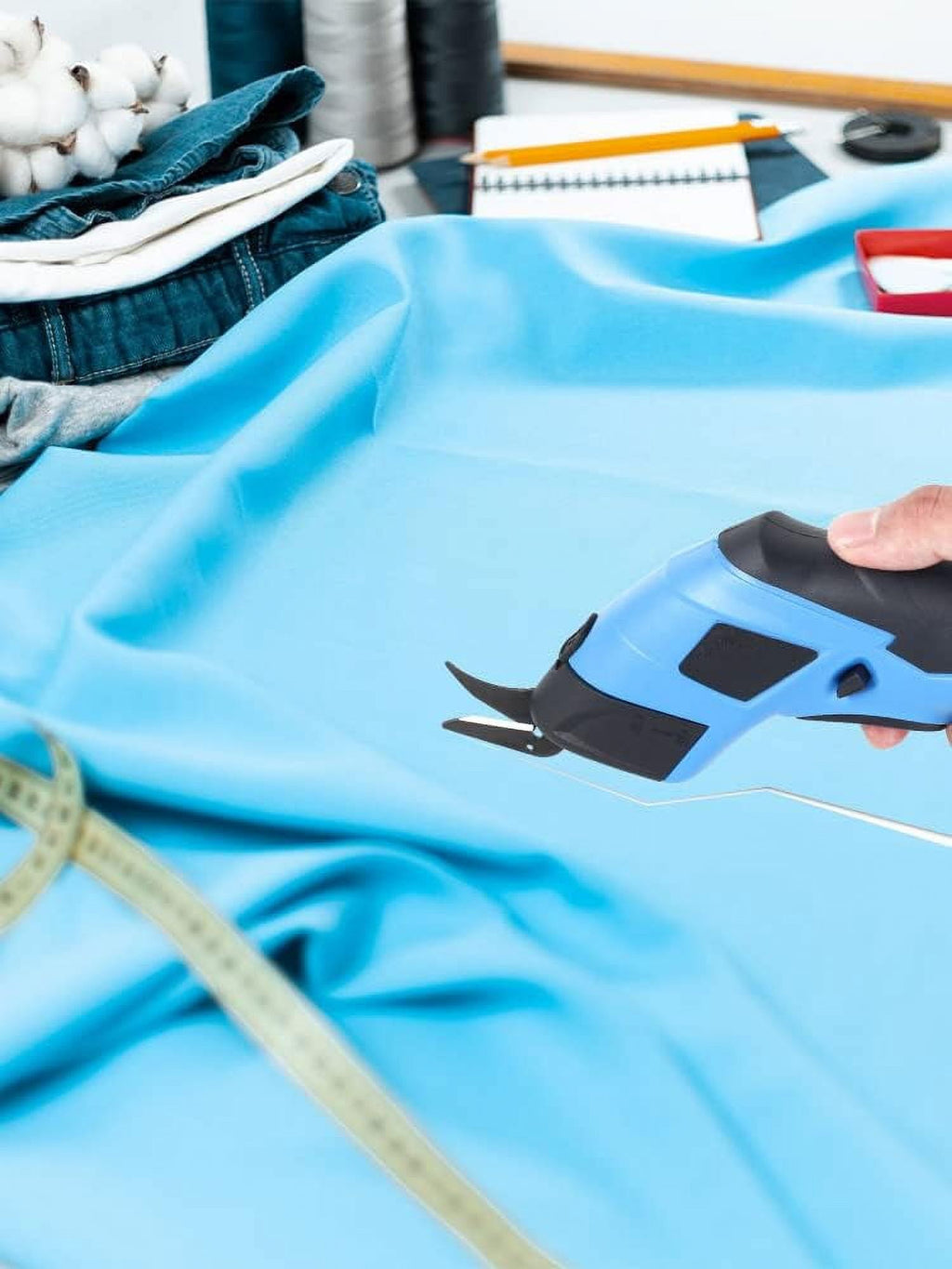 Cordless Electric Scissors, Non Jamming, Stable Without Shaking, Rechargeable Powerful Shears Cutting Tool for Fabric, Cardboard, Carpet, Leather, Felt