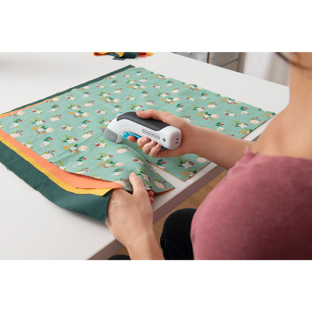 BLACK+DECKER 4V Crafting Scissors (BCSC115FF)