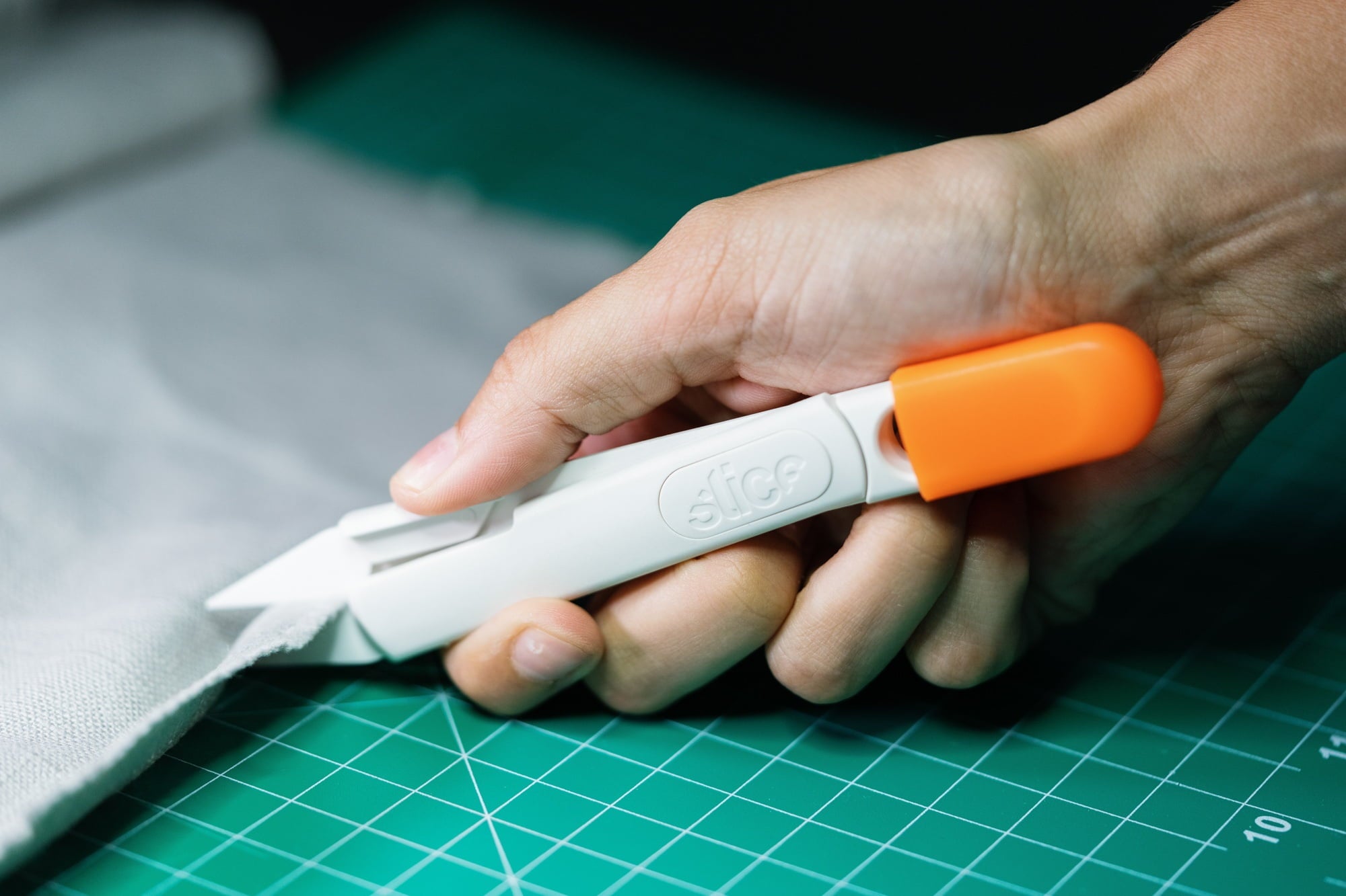 Slice 10595 Self-Opening Scissors | Easy-to-Use with Arthritis or Other Dexterity Issues, Ideal for Sewing, Tailoring & Fibre Artists | Finger Friendly Ceramic Safety Knife Blade