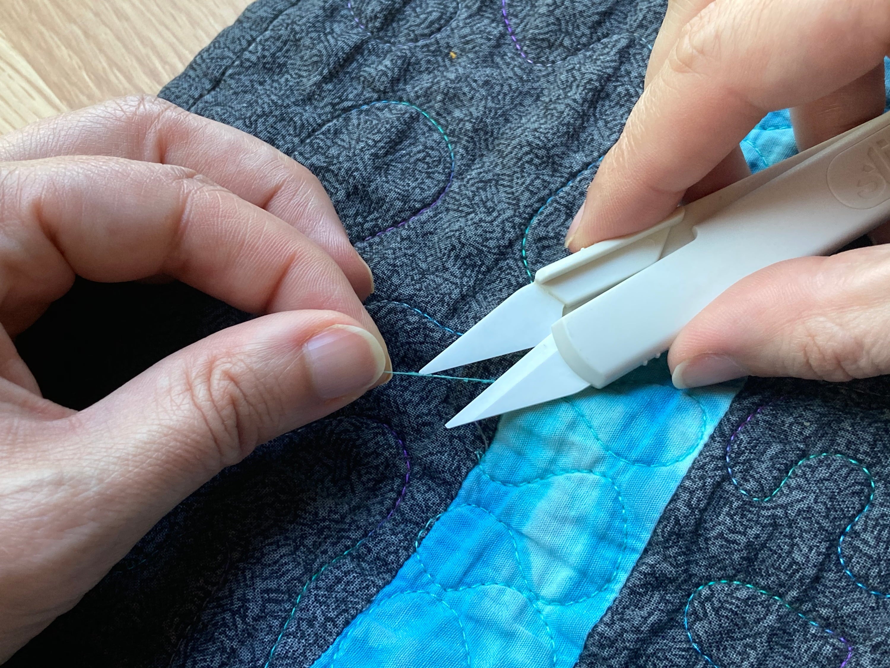 Slice 10595 Self-Opening Scissors | Easy-to-Use with Arthritis or Other Dexterity Issues, Ideal for Sewing, Tailoring & Fibre Artists | Finger Friendly Ceramic Safety Knife Blade